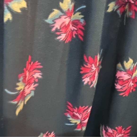 Loft forrest green rosebud lacy mixed media top size small - Picture 5 of 7